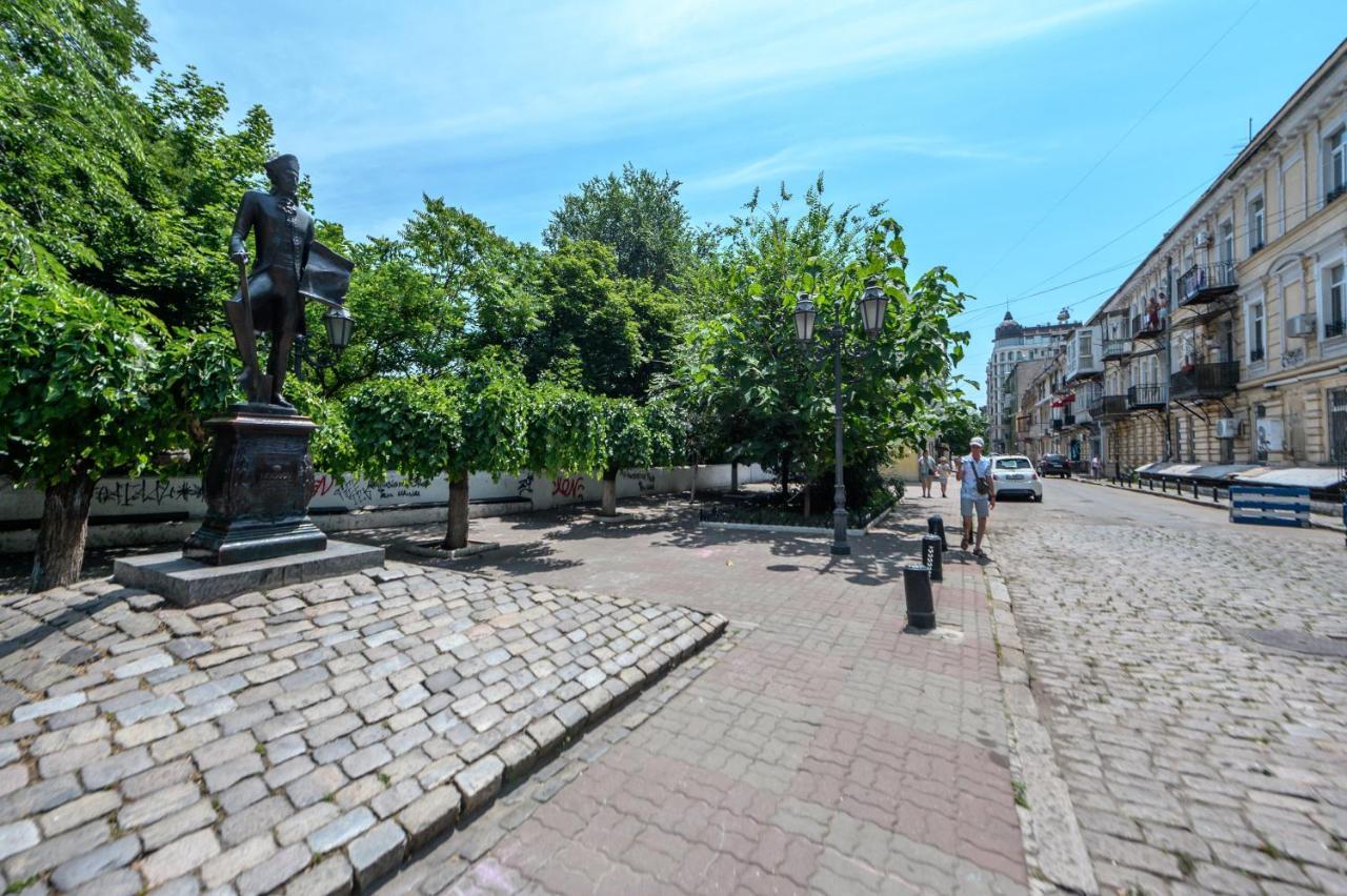 Уютная Квартира Недалеко От Дерибасовской Odessa Buitenkant foto